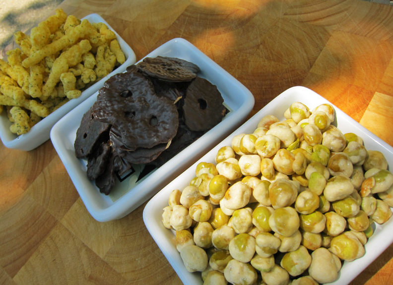 TRADER JOES SNACK TRIO I love placing snacks in cute little bowls. Reduces the guilt.