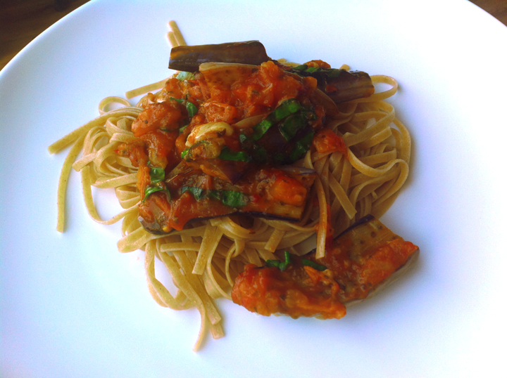 Normally you would throw the pasta into the sauce in the pan, but that is an ugly photo.